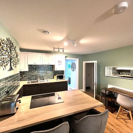 2 Bedroom Apartments Stopoverz Bristol Exterior foto