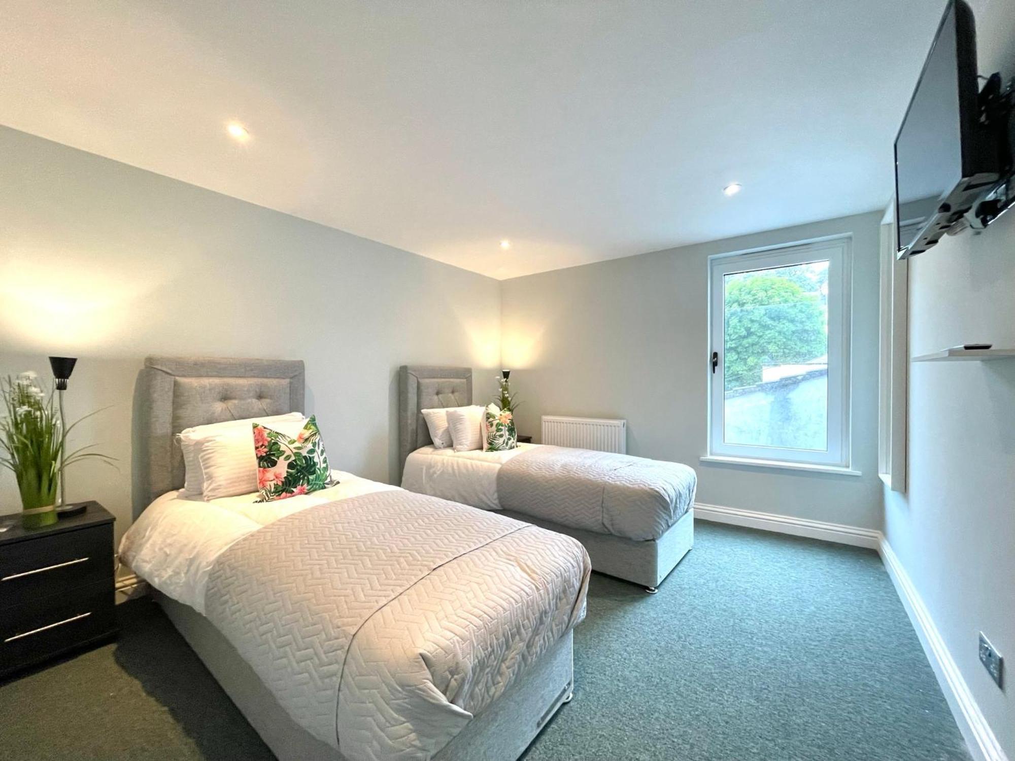 2 Bedroom Apartments Stopoverz Bristol Exterior foto
