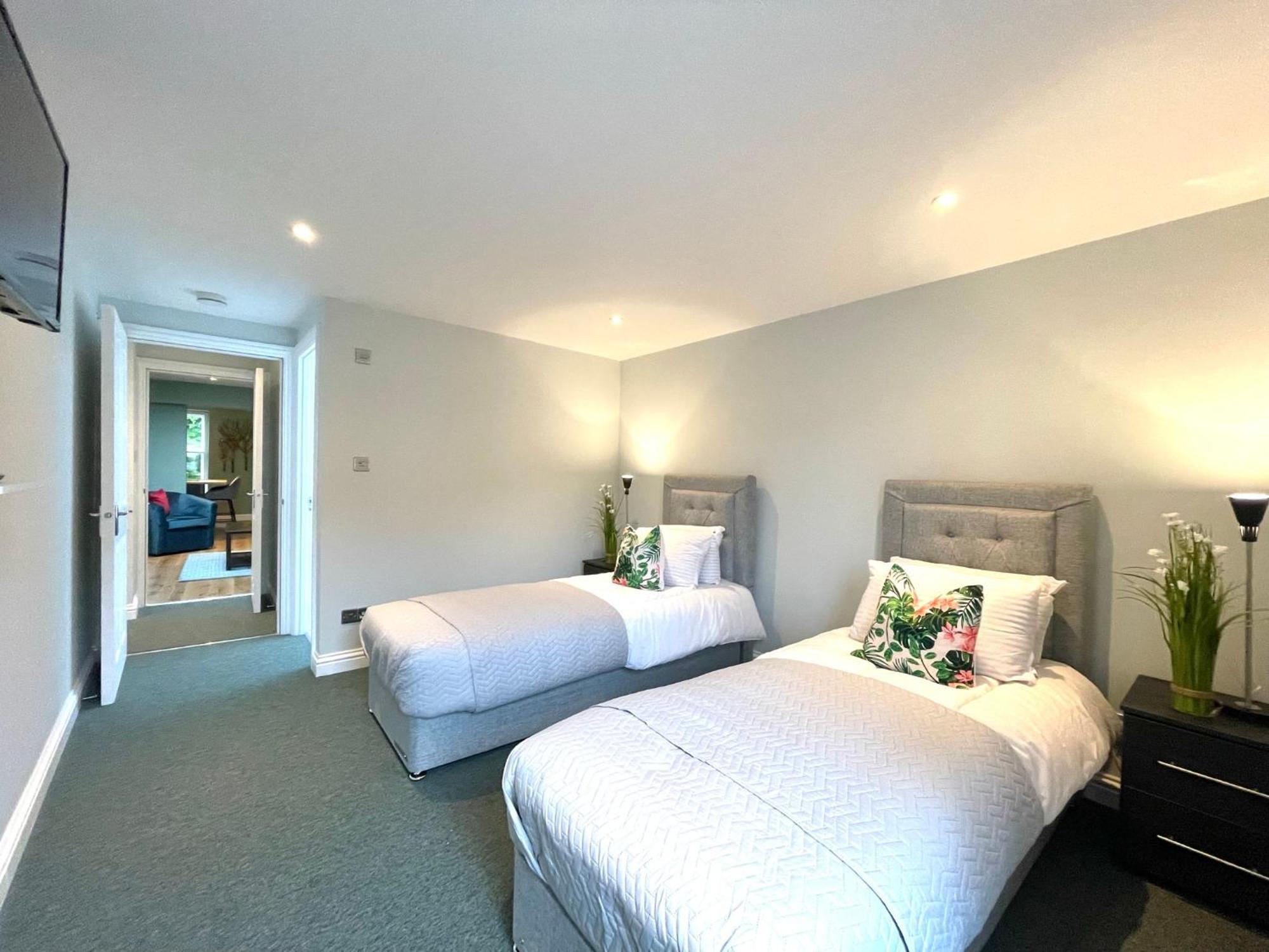 2 Bedroom Apartments Stopoverz Bristol Exterior foto