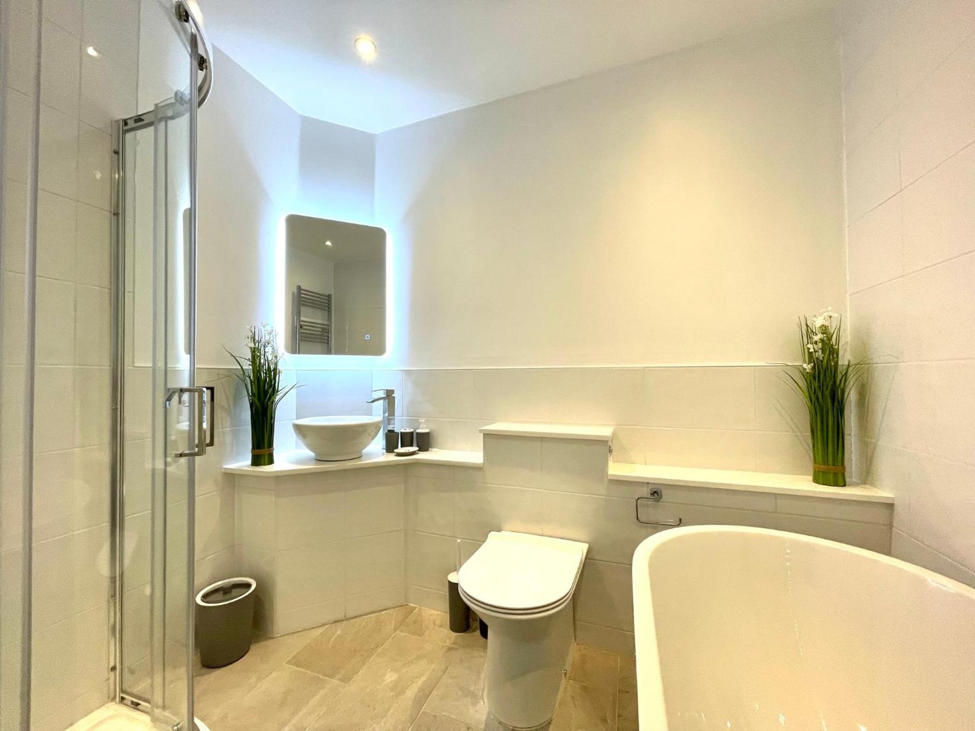 2 Bedroom Apartments Stopoverz Bristol Exterior foto