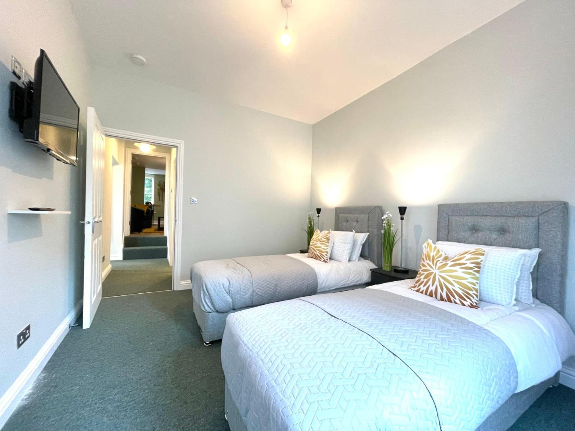 2 Bedroom Apartments Stopoverz Bristol Exterior foto