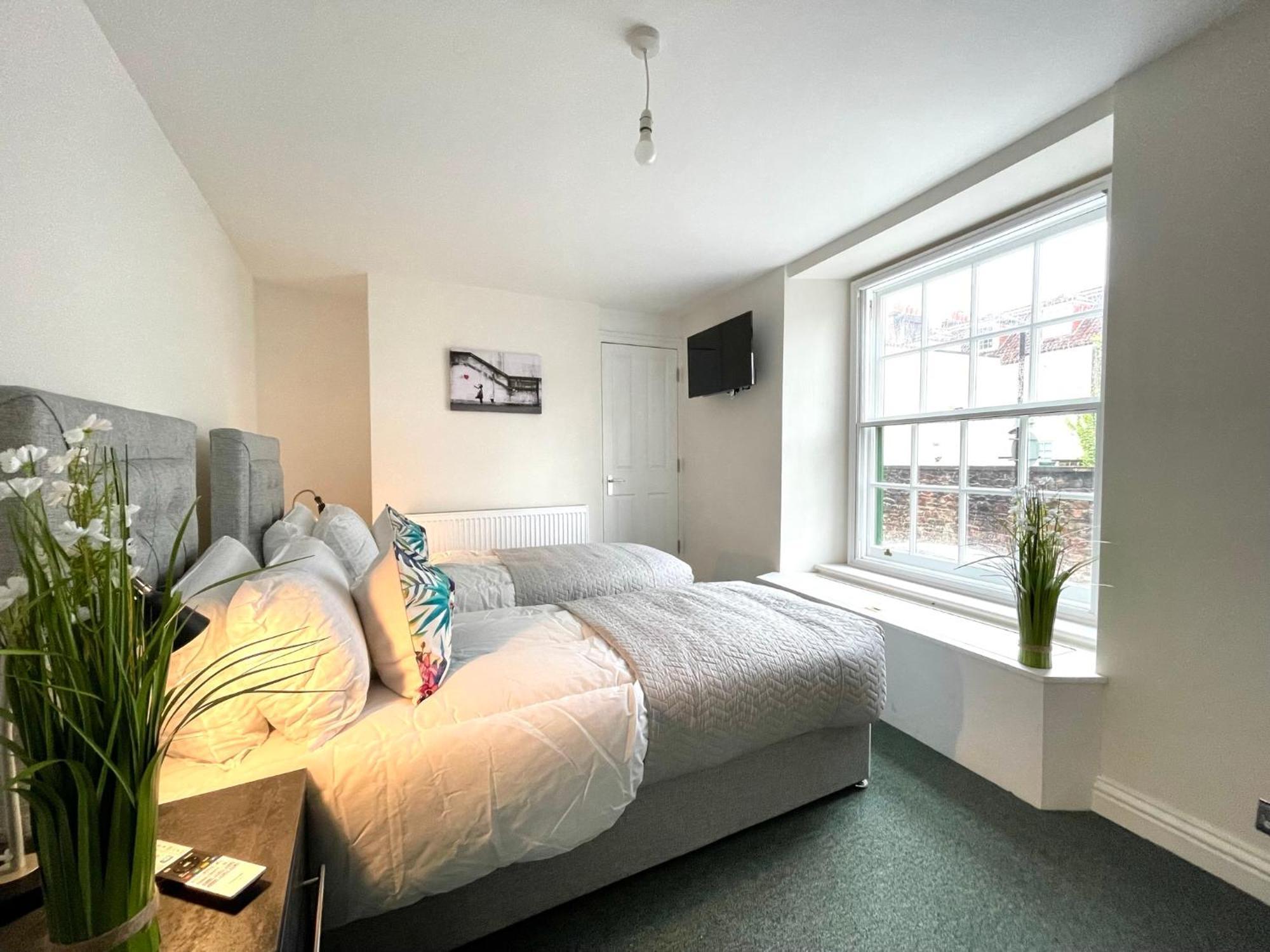 2 Bedroom Apartments Stopoverz Bristol Exterior foto