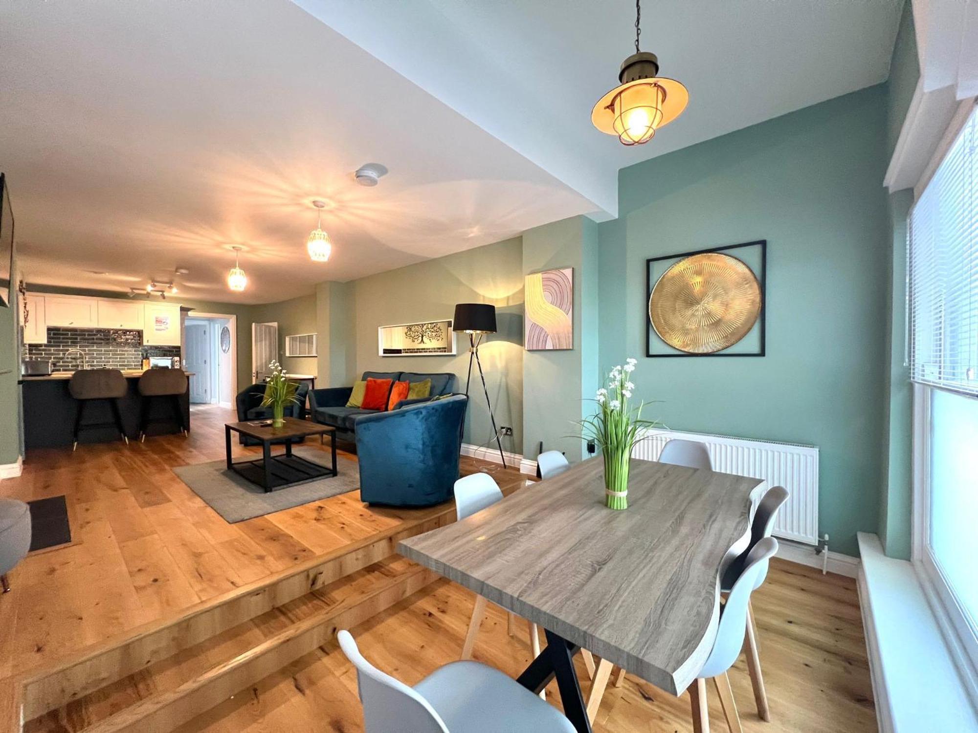 2 Bedroom Apartments Stopoverz Bristol Exterior foto