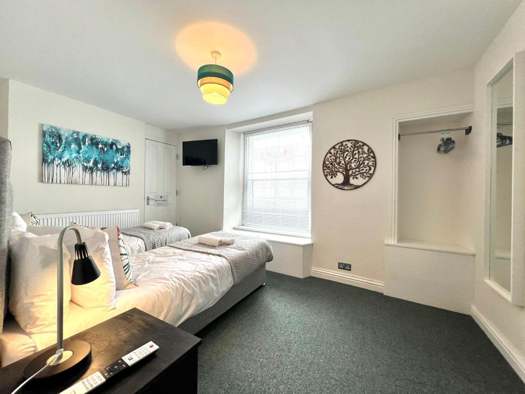 2 Bedroom Apartments Stopoverz Bristol Exterior foto