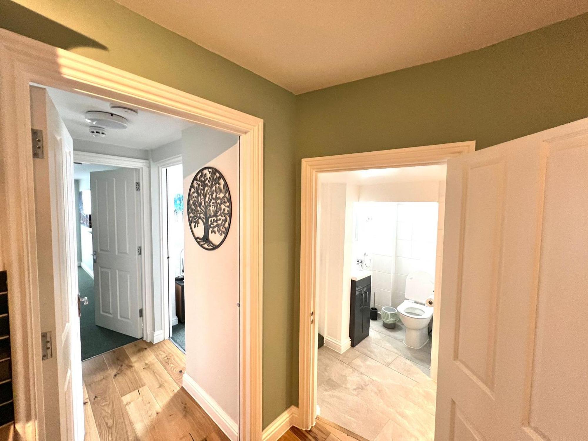 2 Bedroom Apartments Stopoverz Bristol Exterior foto